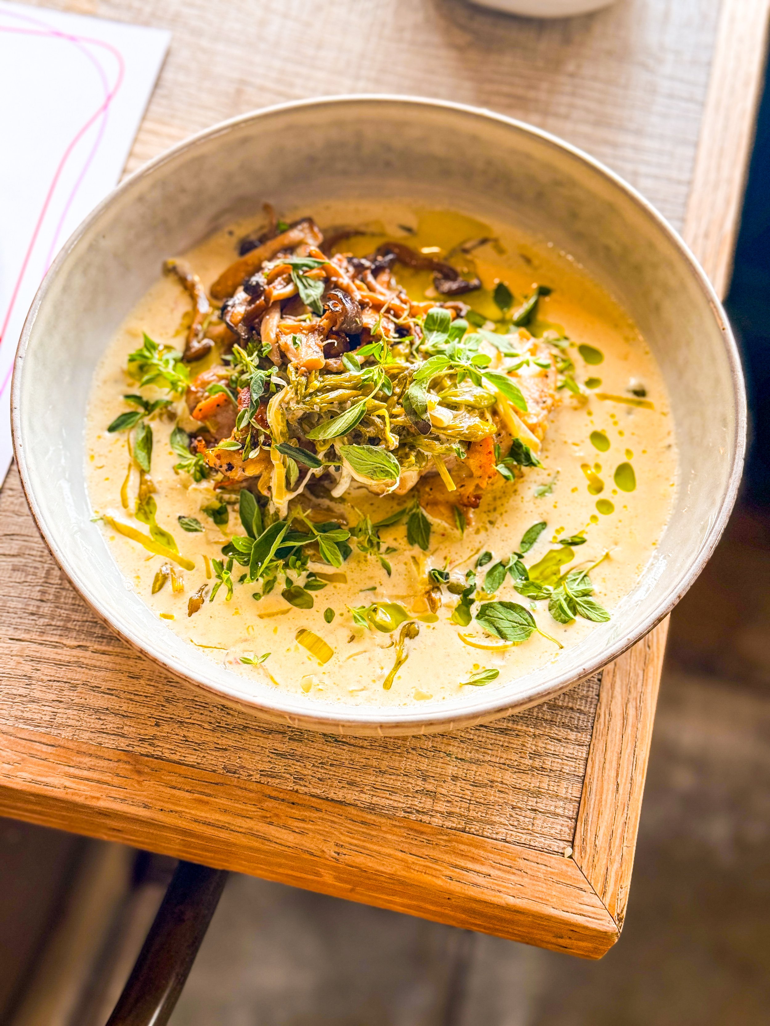 pollo con loroco en crema